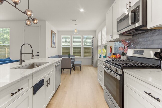 5505 Oakmont Villas Dr in Houston, TX - Building Photo - Building Photo