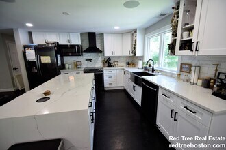 479 Westfield St, Unit 1 in Dedham, MA - Building Photo - Building Photo