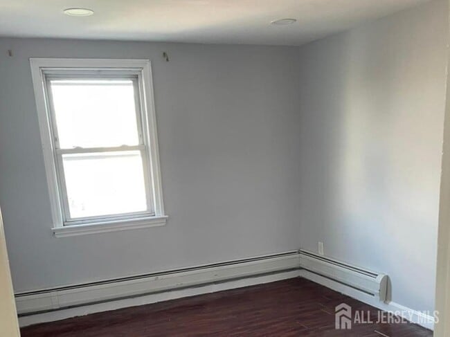 60 Linden St in Carteret, NJ - Building Photo - Building Photo