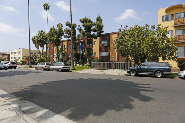 351 S. Manhattan Pl in Los Angeles, CA - Building Photo - Building Photo