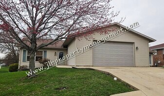 1776 S Hance Dr in Freeport, IL - Building Photo