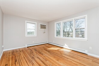 8 Linden St in Norwalk, CT - Foto de edificio - Building Photo