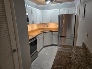 669 W Oakland Park Blvd in Wilton Manors, FL - Foto de edificio - Building Photo