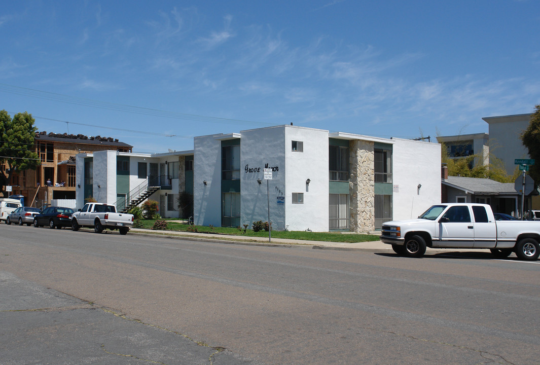 Grove Manor Apartments in San Diego, CA - Building Photo