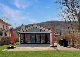 12 Hudson River Ln in Garrison, NY - Building Photo - Building Photo