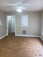 2007 Elkins Ave in Killeen, TX - Foto de edificio - Building Photo