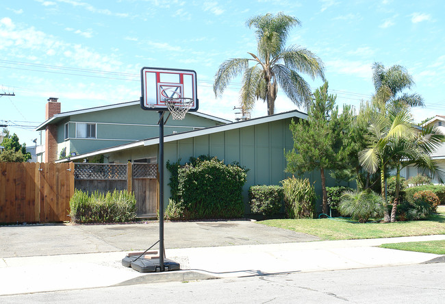 317 Cabrillo St in Costa Mesa, CA - Foto de edificio - Building Photo