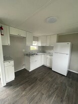 7017 Silver Lake Dr in Palatka, FL - Building Photo