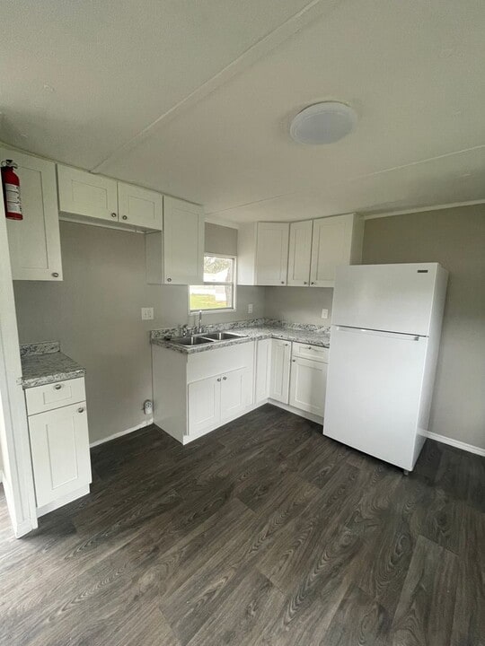 7017 Silver Lake Dr in Palatka, FL - Foto de edificio