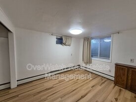 1403 Valarian St in Anchorage, AK - Building Photo