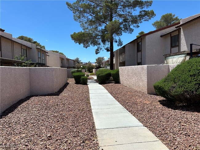 5243 Corinne Ct in Las Vegas, NV - Building Photo - Building Photo