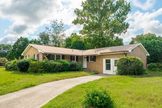 1068 Honeysuckle Ln