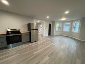 25 High St in Orange, MA - Foto de edificio - Building Photo