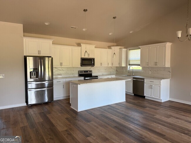 348 North Point Cir in Hartwell, GA - Building Photo - Building Photo
