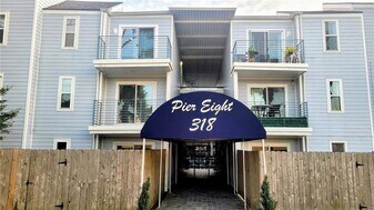 318 Lake Marina Ave, Unit 305 in New Orleans, LA - Building Photo