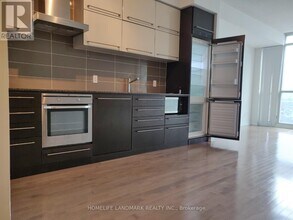 770 Bay St. in Toronto, ON - Building Photo - Building Photo