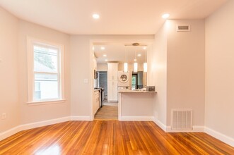 28 Hunnewell Ave, Unit 2 in Boston, MA - Building Photo - Building Photo