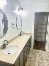 323 Skwentna Dr in Anchorage, AK - Building Photo - Building Photo
