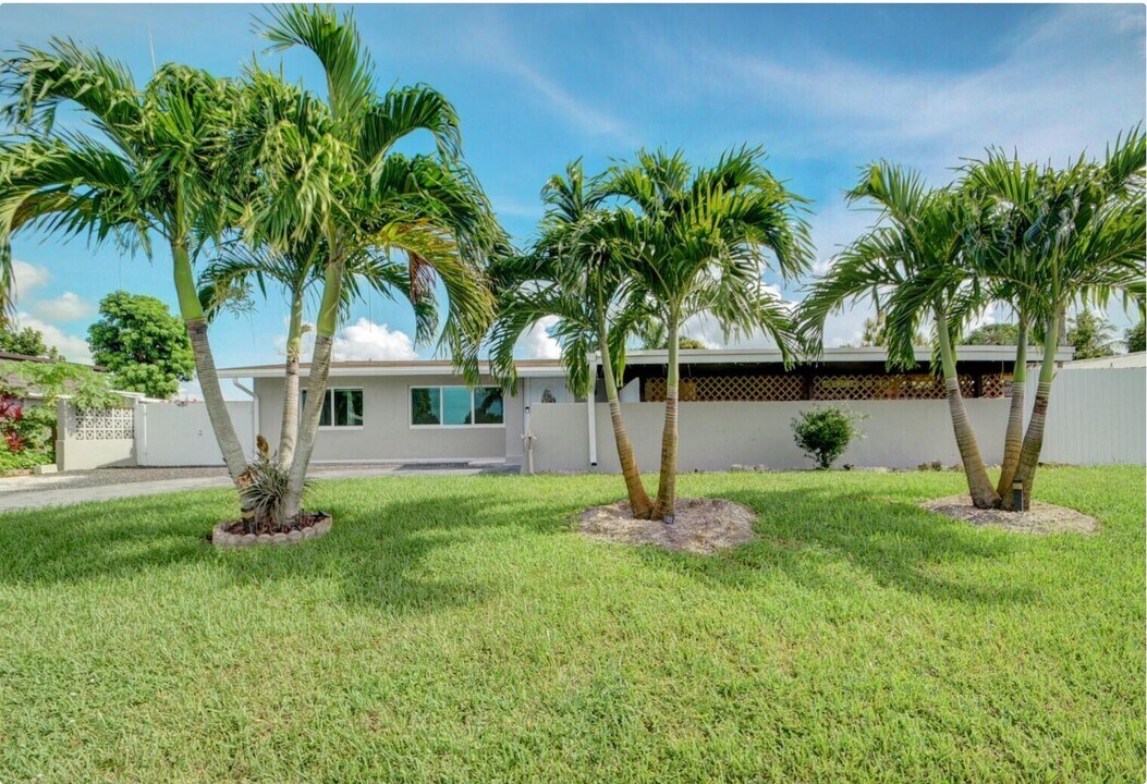 965 Orchid Dr in Royal Palm Beach, FL - Building Photo
