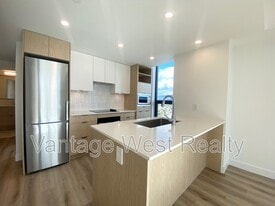 1488 Bertram St in Kelowna, BC - Building Photo