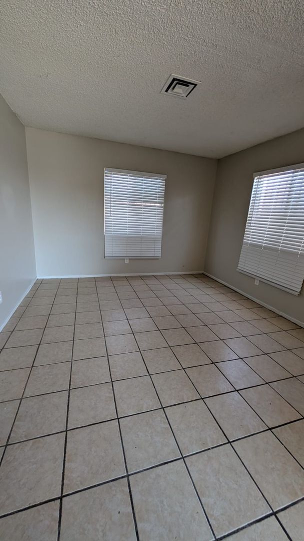 2524 N Magnet St in North Las Vegas, NV - Foto de edificio - Building Photo