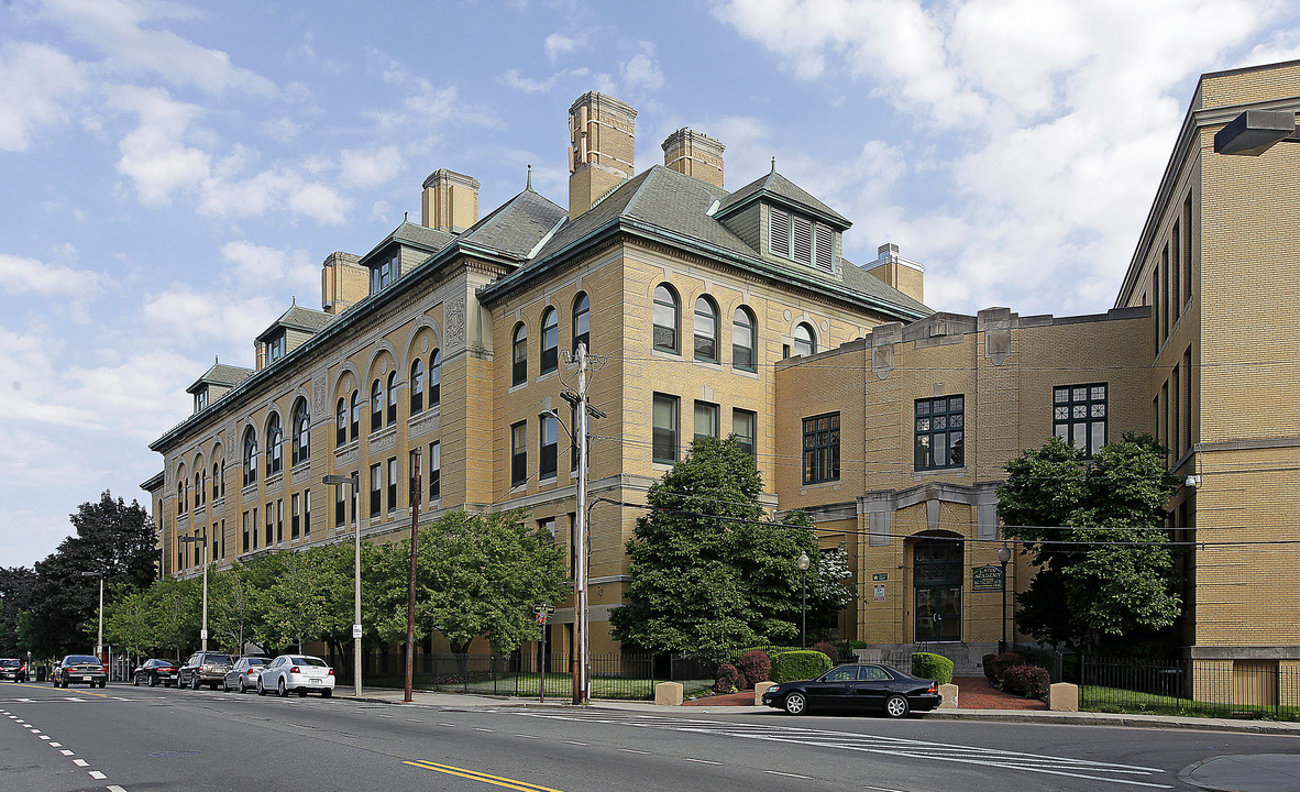 Latin Academy I in Boston, MA - Foto de edificio