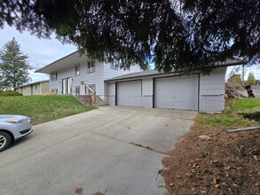 10921-10923 E 16th Ave in Spokane Valley, WA - Building Photo - Building Photo
