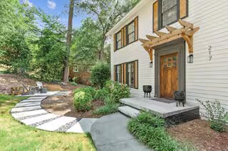 217 Skyland Dr in Roswell, GA - Building Photo