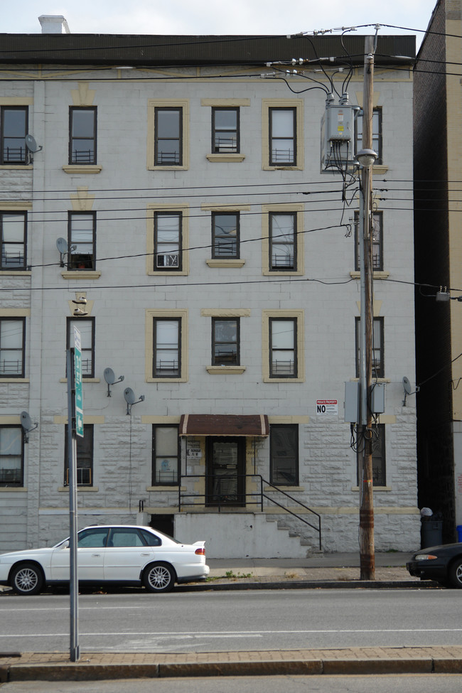 276-280 Riverdale Ave in Yonkers, NY - Foto de edificio - Building Photo