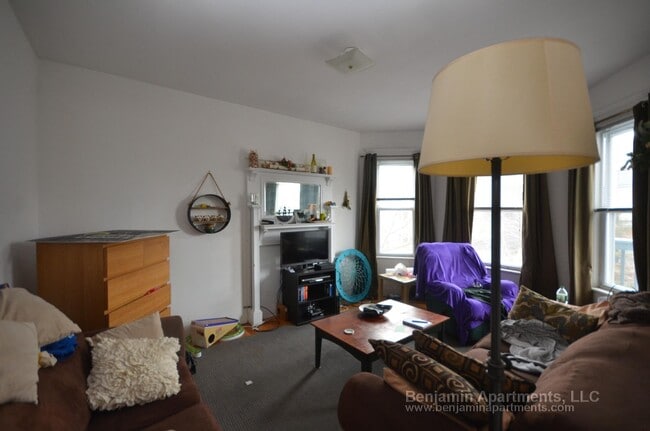 530 Cambridge St, Unit 3 in Boston, MA - Foto de edificio - Building Photo