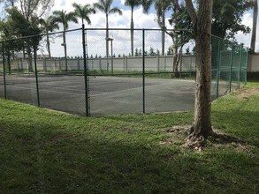 8290 Lake Dr-Unit -M145 in Doral, FL - Foto de edificio - Building Photo