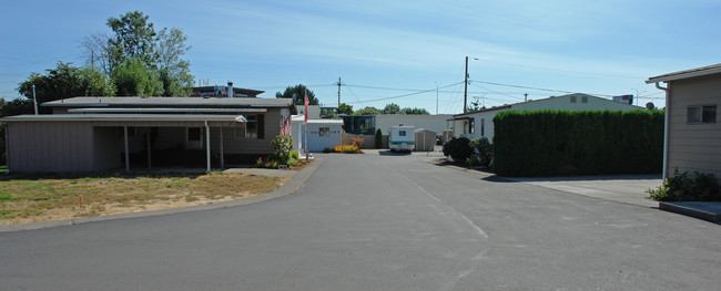 3346 Sunnyview Rd NE in Salem, OR - Building Photo - Building Photo