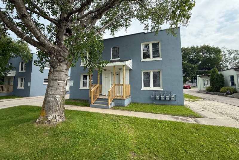 1609-1611 Dewey St in Manitowoc, WI - Building Photo