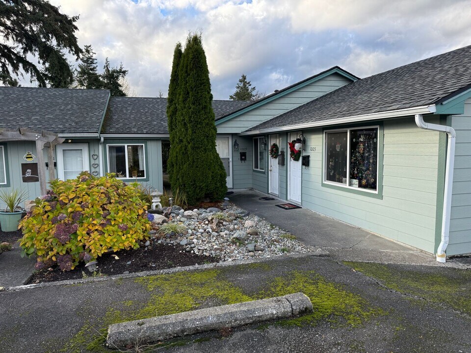 S. 16th St-Unit -1009 in Mount Vernon, WA - Building Photo