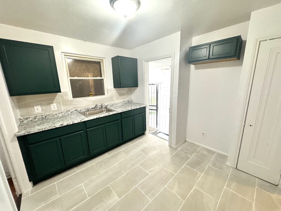 9219 McKinney St in Detroit, MI - Building Photo