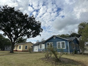 712 E Mesquite Ln in Victoria, TX - Building Photo - Building Photo