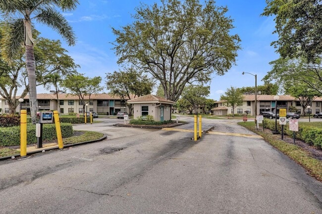 9840 Pineapple Tree Dr in Boynton Beach, FL - Building Photo - Building Photo