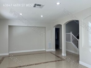 43647 46th St W in Lancaster, CA - Foto de edificio - Building Photo