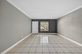 3215 NE 15th St in Pompano Beach, FL - Building Photo - Building Photo