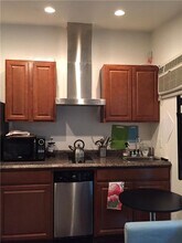 1810 Newton St in Austin, TX - Foto de edificio - Building Photo