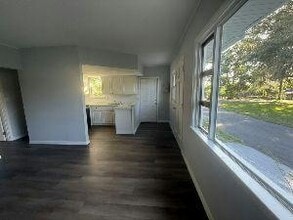 1250 Lakeview Dr in DeLand, FL - Building Photo - Building Photo