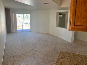 10688 S Camino Del Sol in Yuma, AZ - Foto de edificio - Building Photo