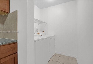 3876 NW 207 St Rd in Miami Gardens, FL - Building Photo - Building Photo