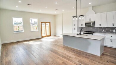 1508 Weiss St in Houston, TX - Foto de edificio - Building Photo