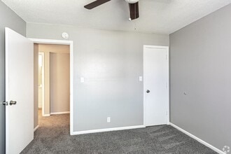 Keeneland Downs Apartments in Columbia, MO - Building Photo - Building Photo