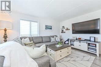 108 Summit Ridge Dr in Guelph, ON - Building Photo - Building Photo