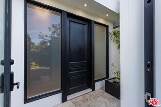 7473 Mulholland Dr in Los Angeles, CA - Building Photo - Building Photo