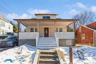 14 S Stone Ave in Elmsford, NY - Building Photo