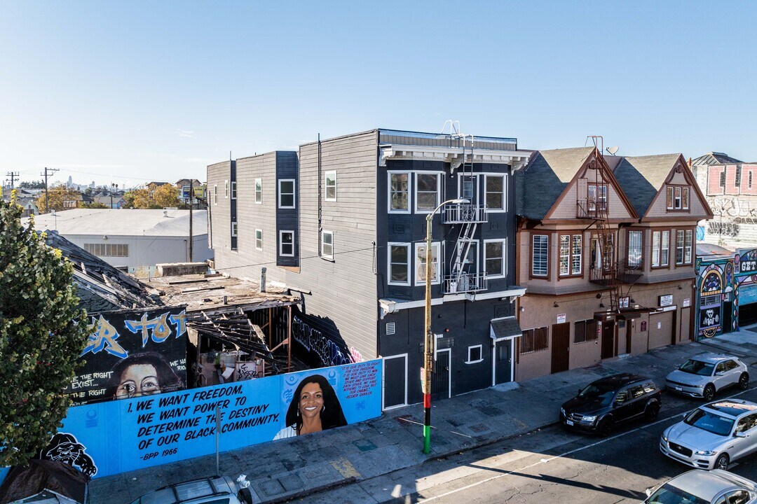 2327-2329 San Pablo Ave in Oakland, CA - Building Photo