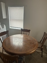 715 Tabor Rd in East Flat Rock, NC - Foto de edificio - Building Photo